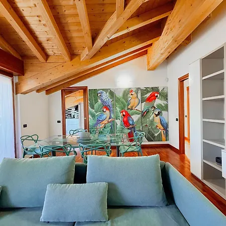 Appartamento Quadrilocale Moderno Con Balcone E Parcheggio